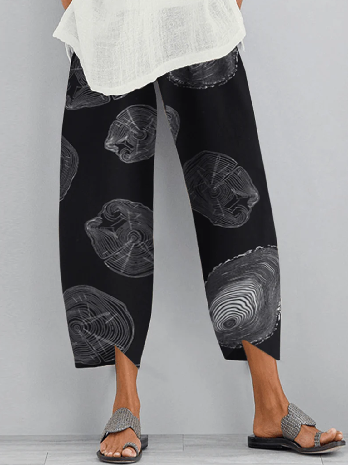 Women’s Wide-Leg Trousers – Relaxed Fit – Breathable Blend – Abstract Print – Full Length