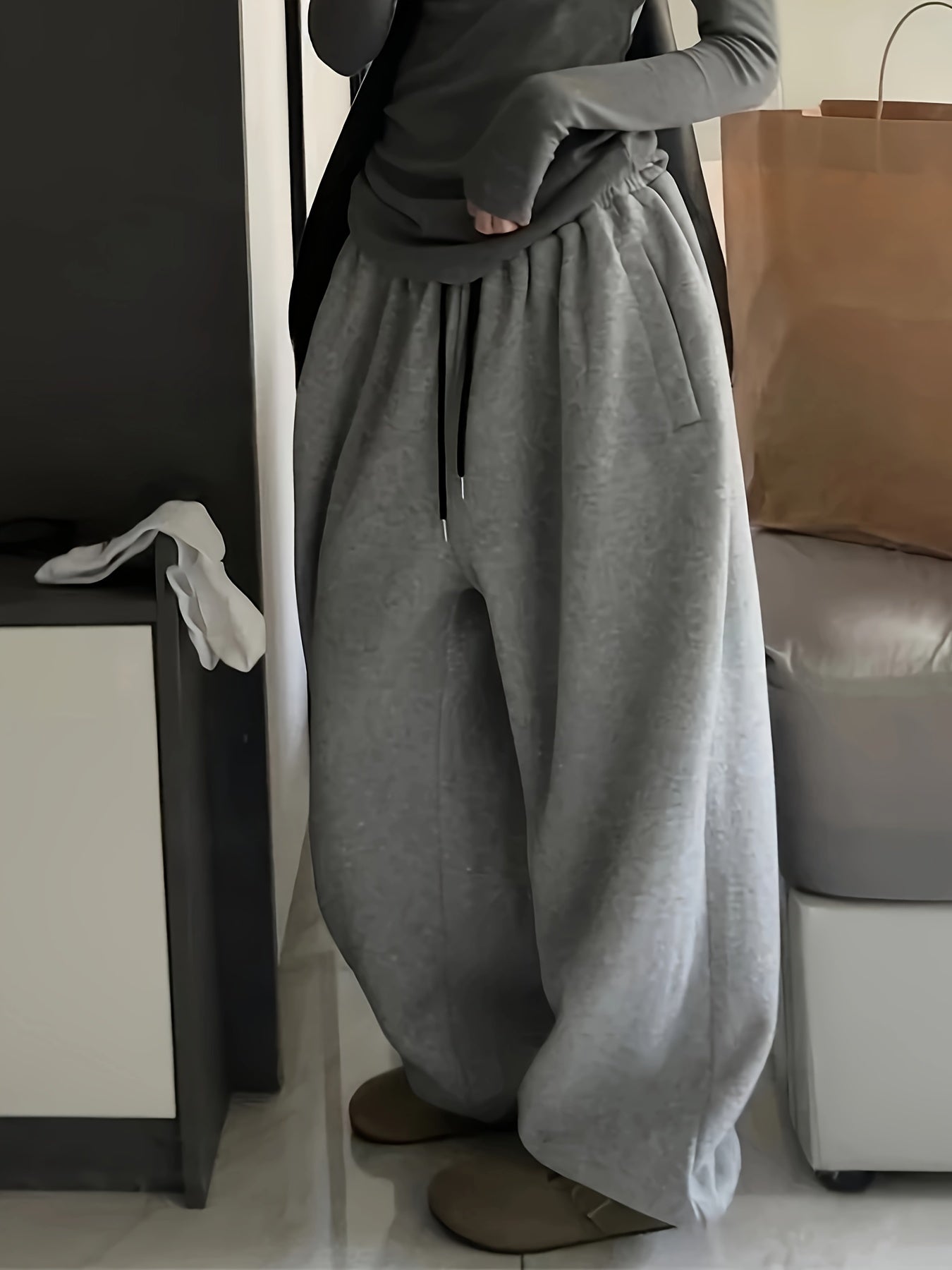 Unisex Wide-Leg Sweatpants – Relaxed Fit – Elastic Waistband with Drawstring – Soft & Comfortable