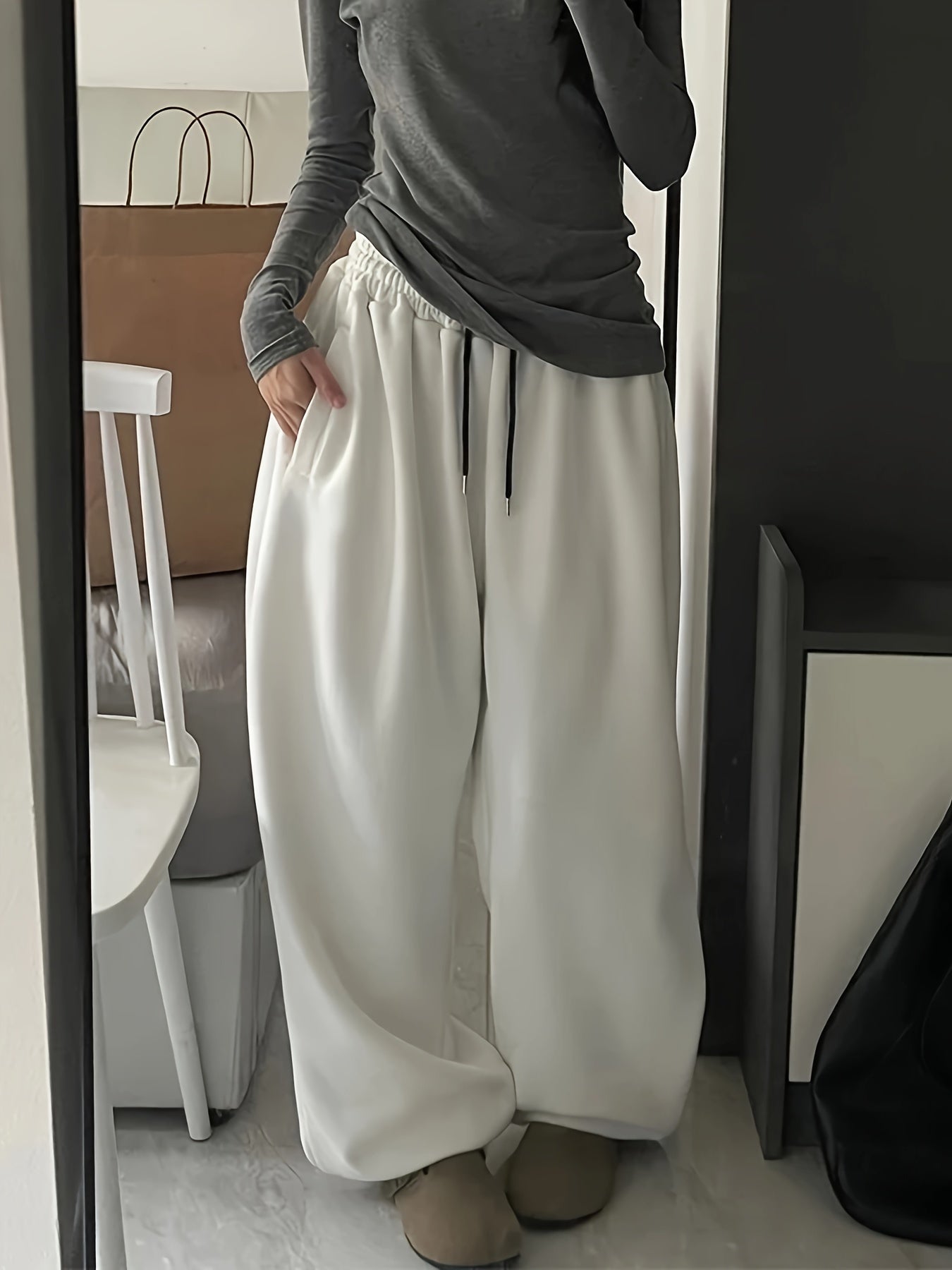 Unisex Wide-Leg Sweatpants – Relaxed Fit – Elastic Waistband with Drawstring – Soft & Comfortable