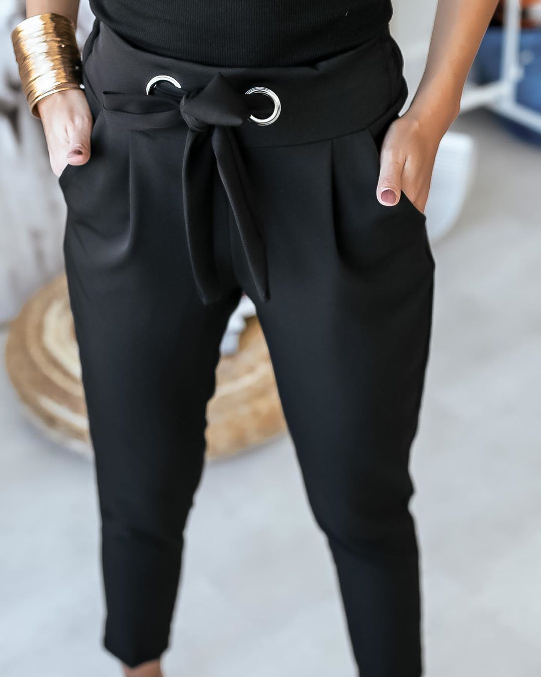 Women’s High-Waist Trousers – Tailored Fit – Pleated Front – Belted Waist – Breathable Blend