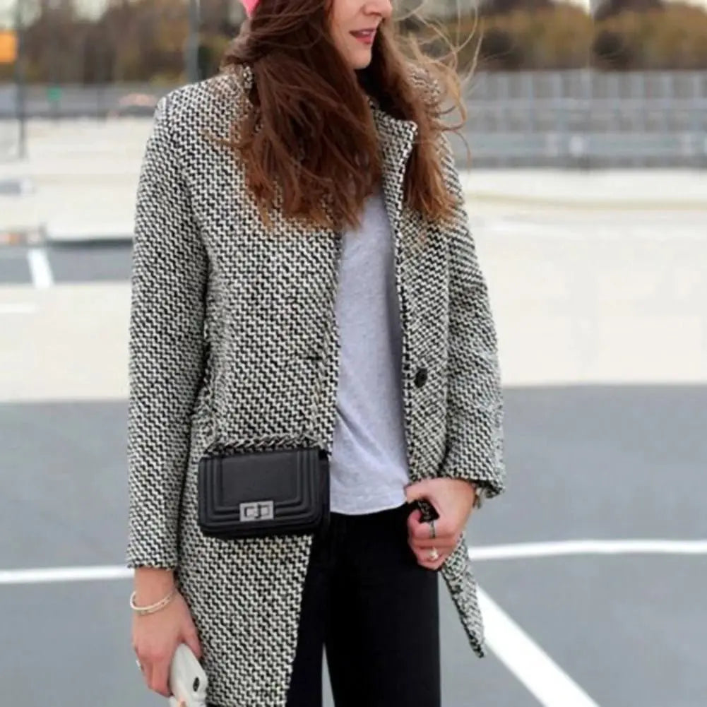 Women’s Tailored Coat – Wool Blend – Houndstooth Pattern – Midi Length – Button Closure