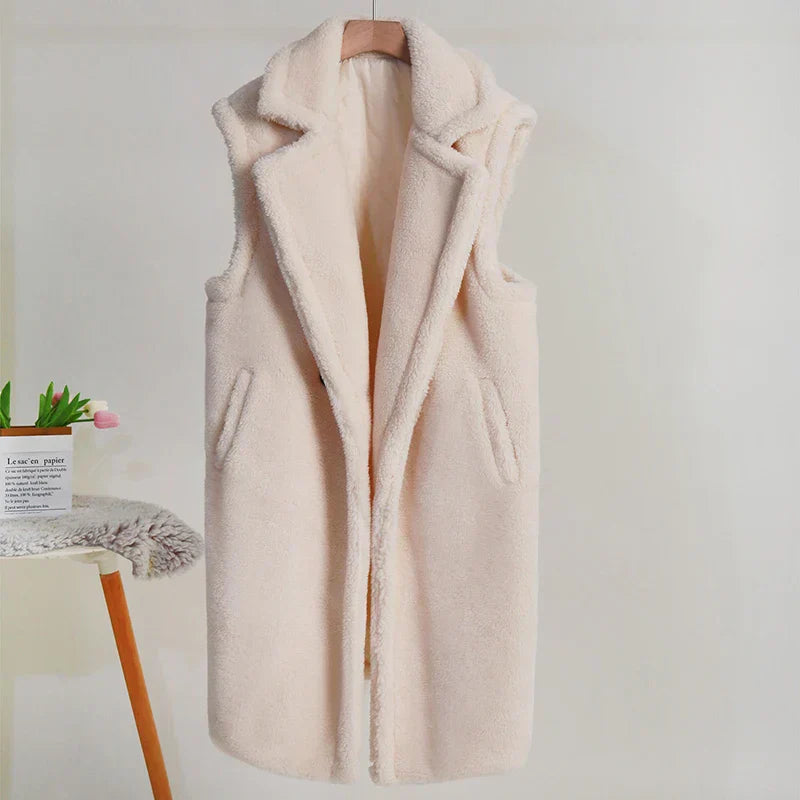 Women’s Sleeveless Coat – Oversized Fit – Plush Teddy Texture – Mid-Length – Wide Lapels