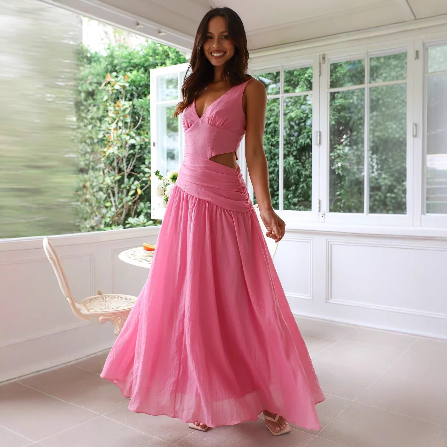 Women’s Maxi Dress – Chiffon Blend – A-Line Fit – V-Neck – Sleeveless – Cut-Out Waist