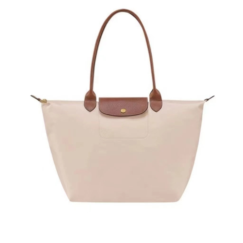 Women’s Shoulder Bag – Structured Design – Textured Flap – Water-Resistant Everyday Use