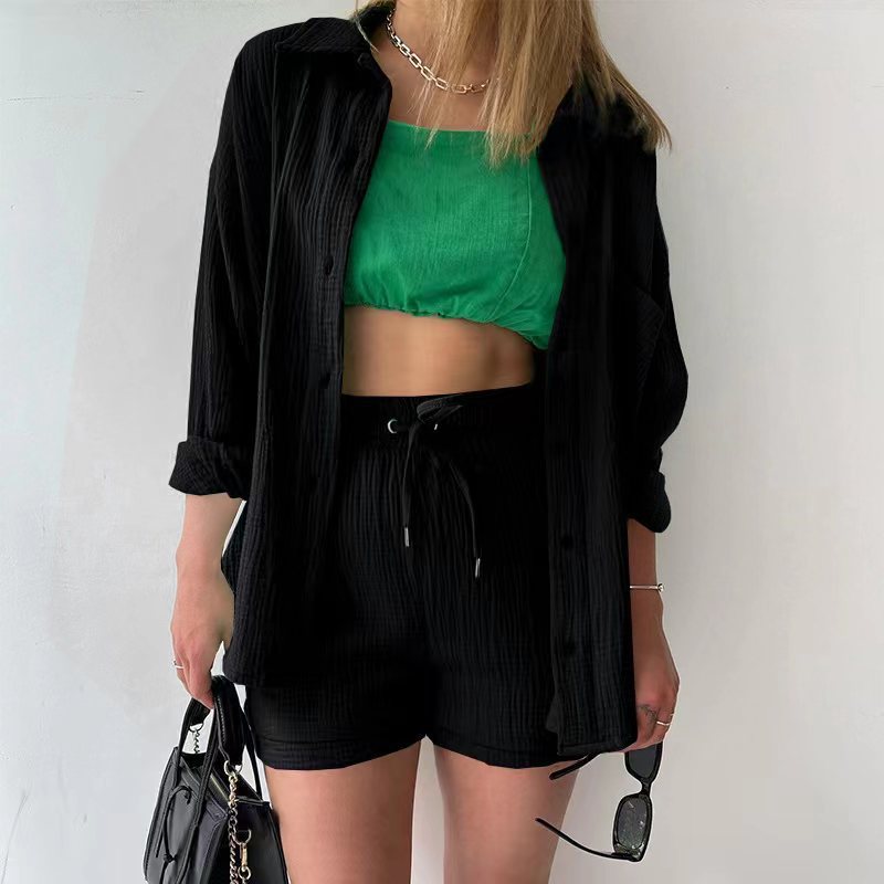Women’s Two-Piece Set – Crinkled Shirt with Classic Collar – High-Waisted Drawstring Shorts