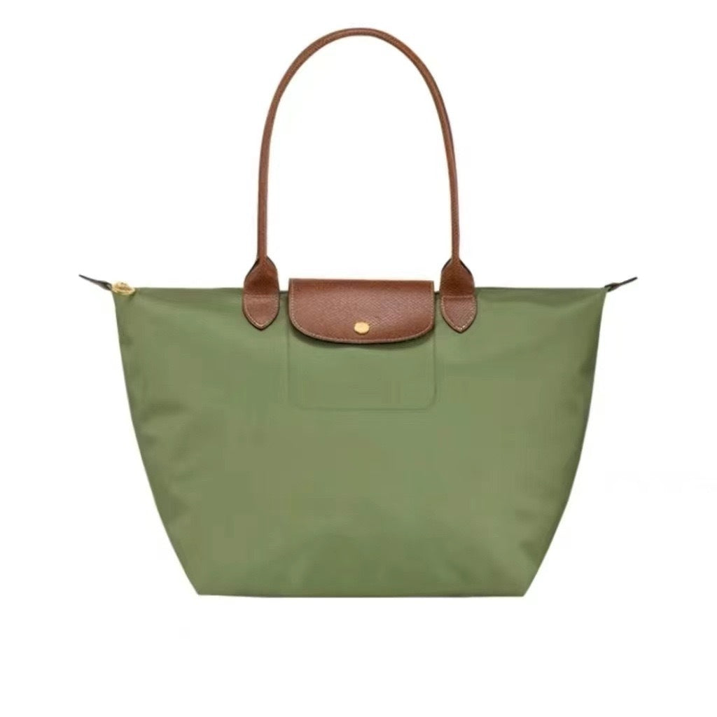 Women’s Shoulder Bag – Structured Design – Textured Flap – Water-Resistant Everyday Use