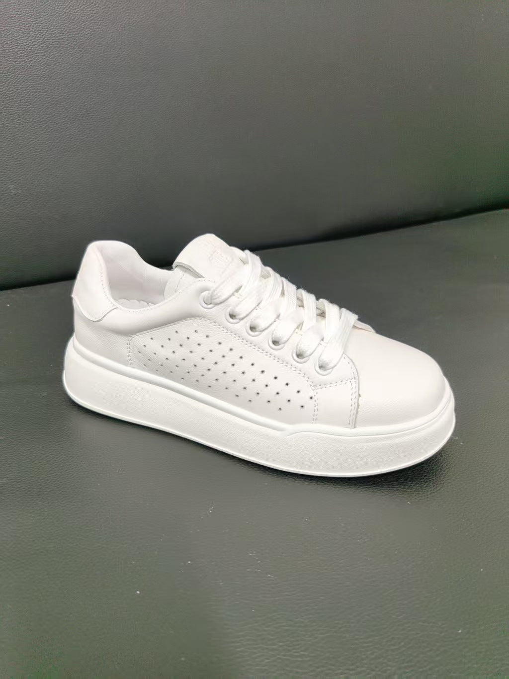 Women’s Sneakers – Slim Fit – Platform Sole – Lightweight Supportive Design