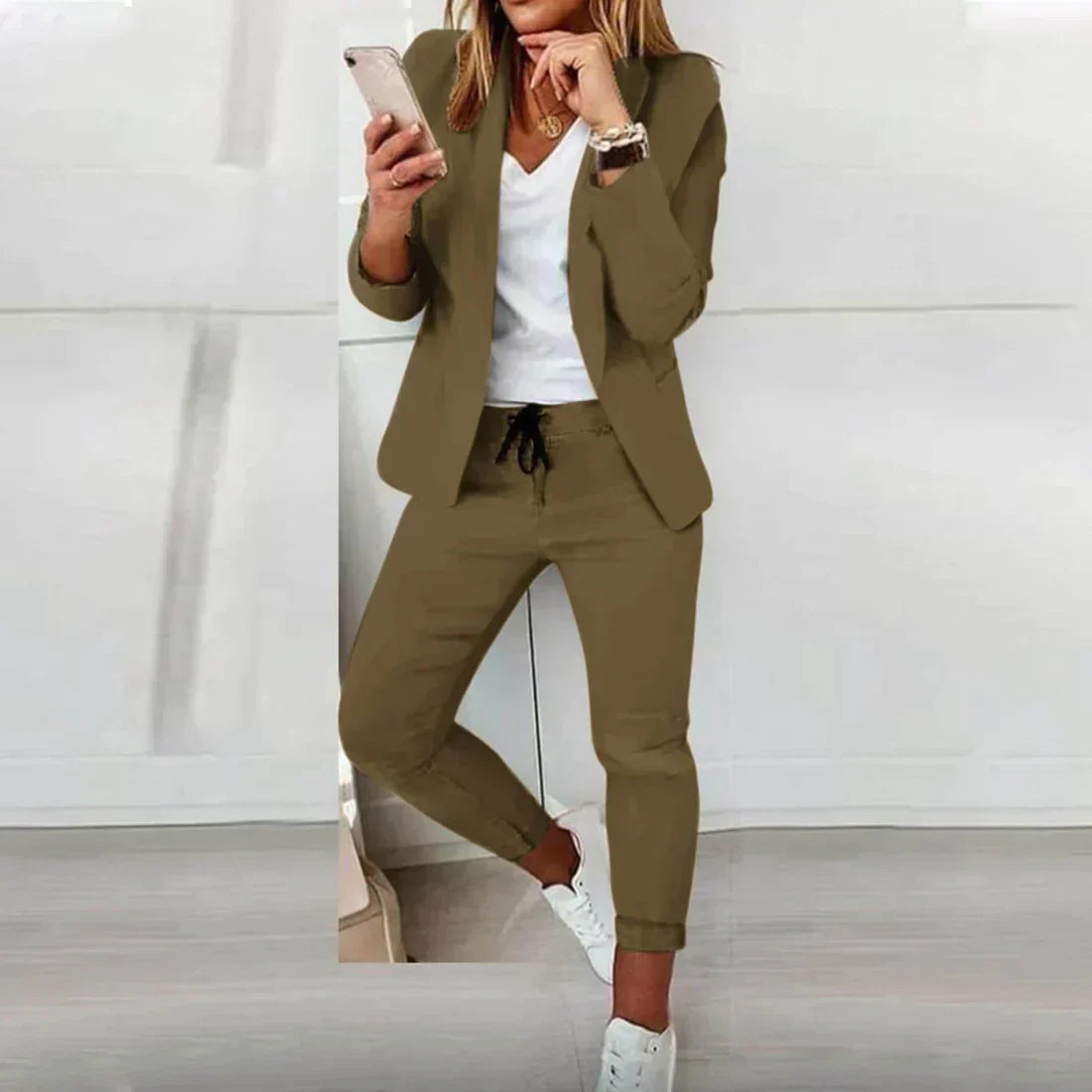 Women's Two-Piece Suit - Tailored Blazer & Jogger Trousers - Smart Casual Fit