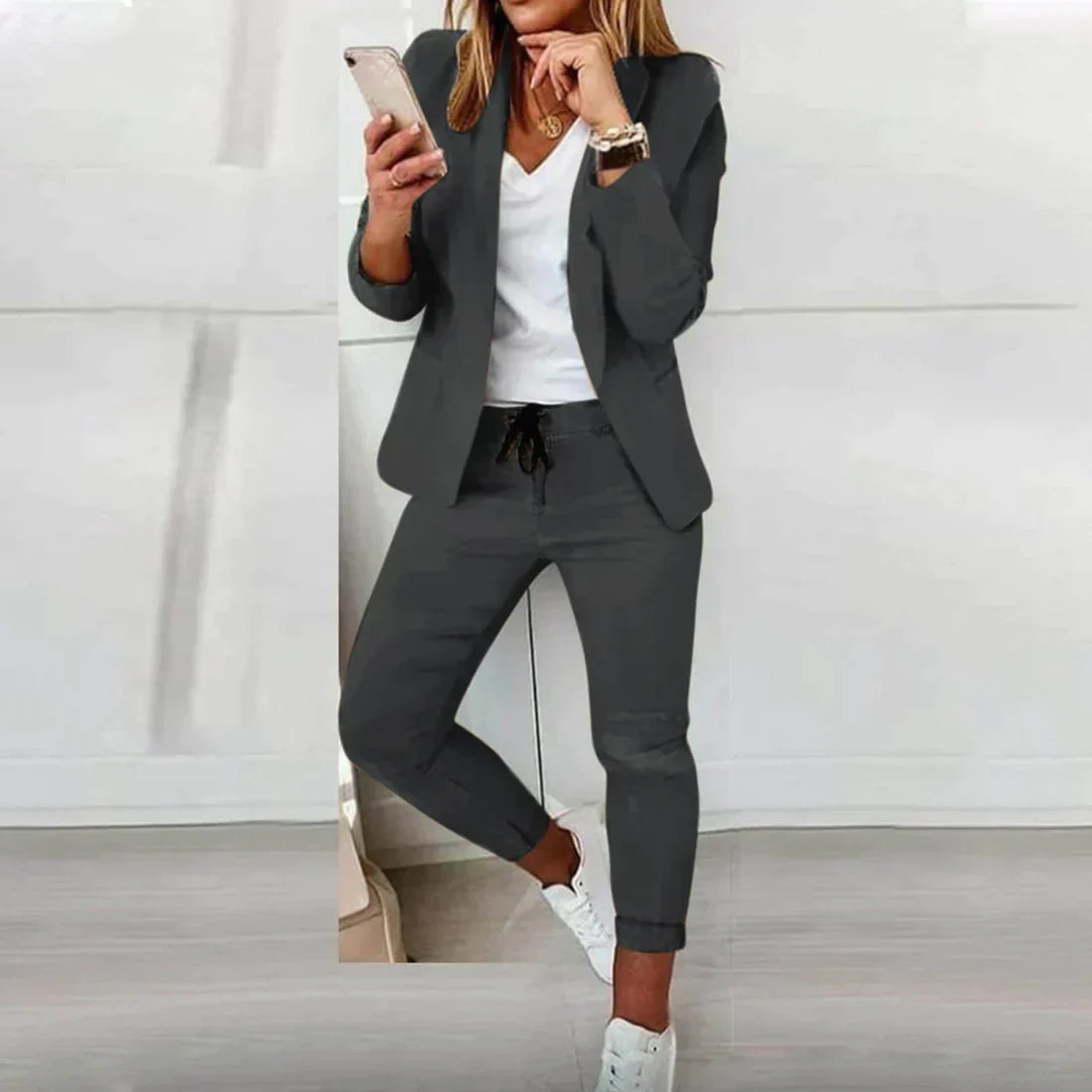Women's Two-Piece Suit - Tailored Blazer & Jogger Trousers - Smart Casual Fit