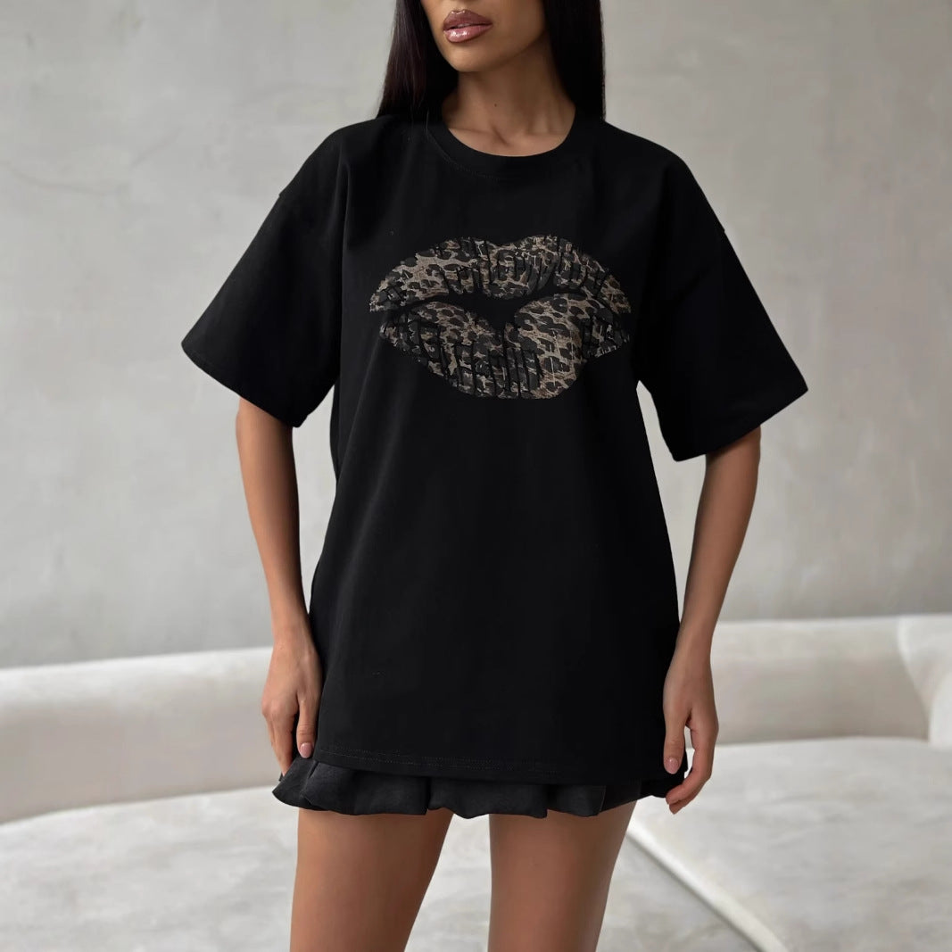 Women’s T-Shirt – Loose Fit – Cotton Blend – Leopard Lips Graphic – Crew Neck – Short Sleeve
