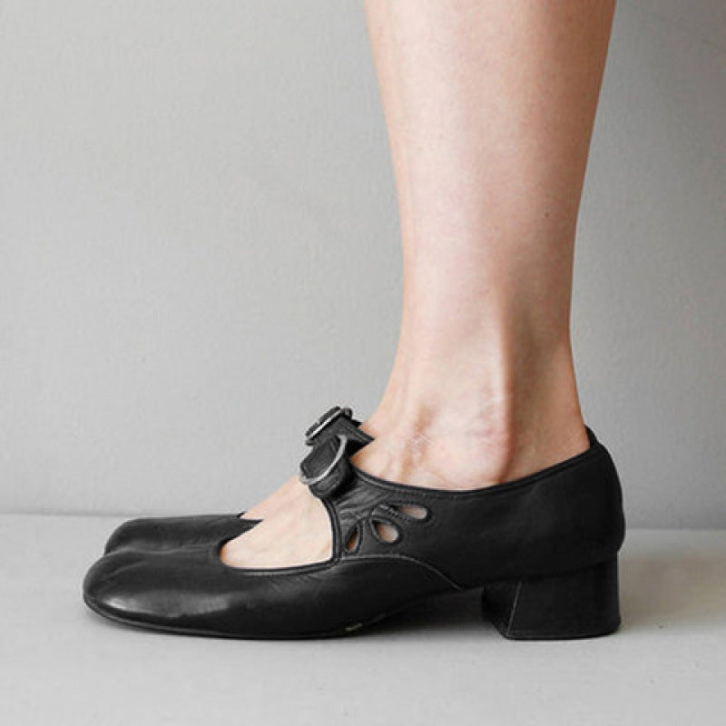 Women’s Dress Shoes – Low Heel – Buckled Strap – Leather Look – Retro Cut-Out Design