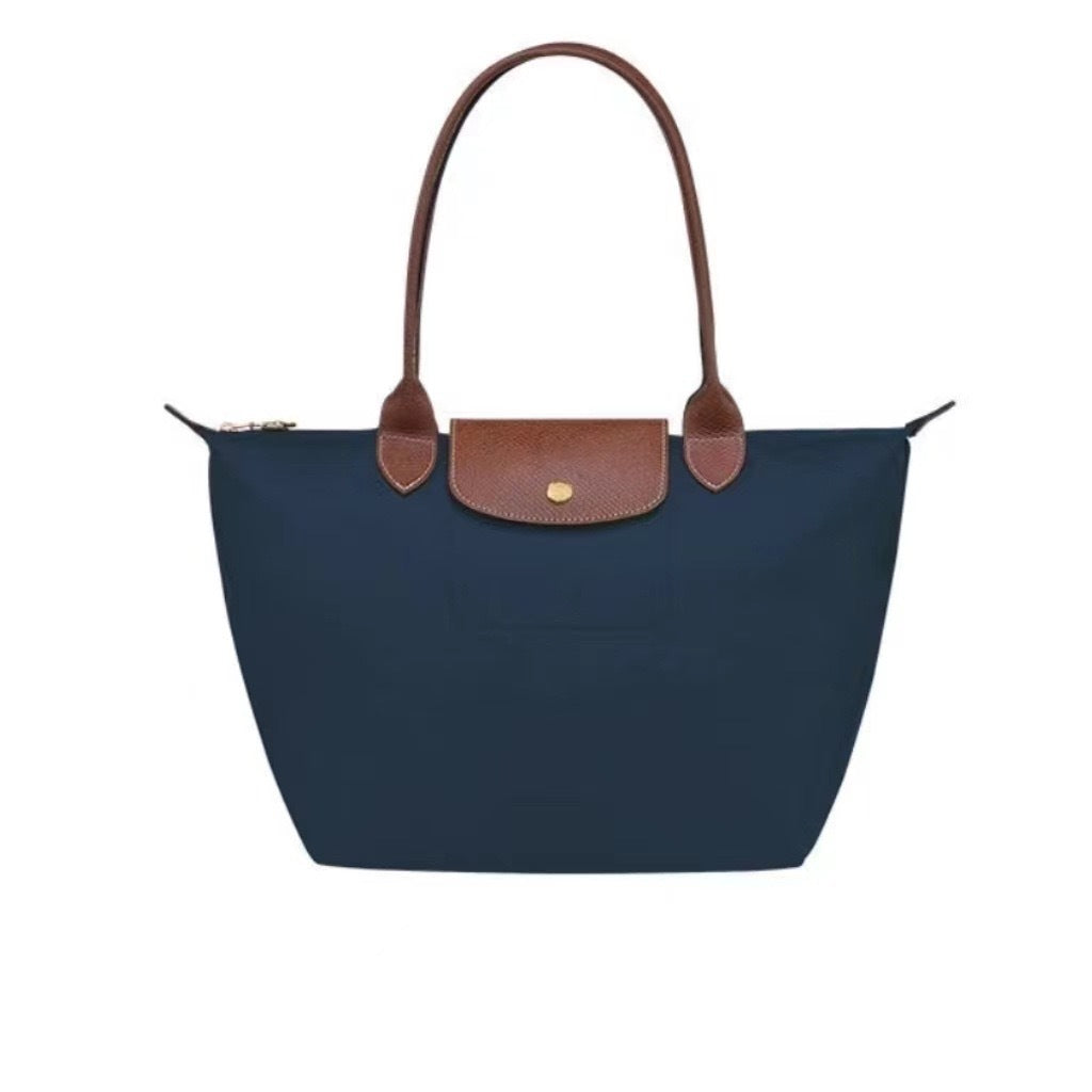 Women’s Shoulder Bag – Structured Design – Textured Flap – Water-Resistant Everyday Use