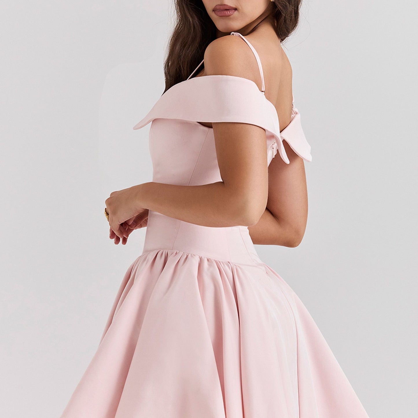Women’s Off-Shoulder Midi Dress – Fitted Waist – A-Line – Spaghetti Straps – Elegant Fit