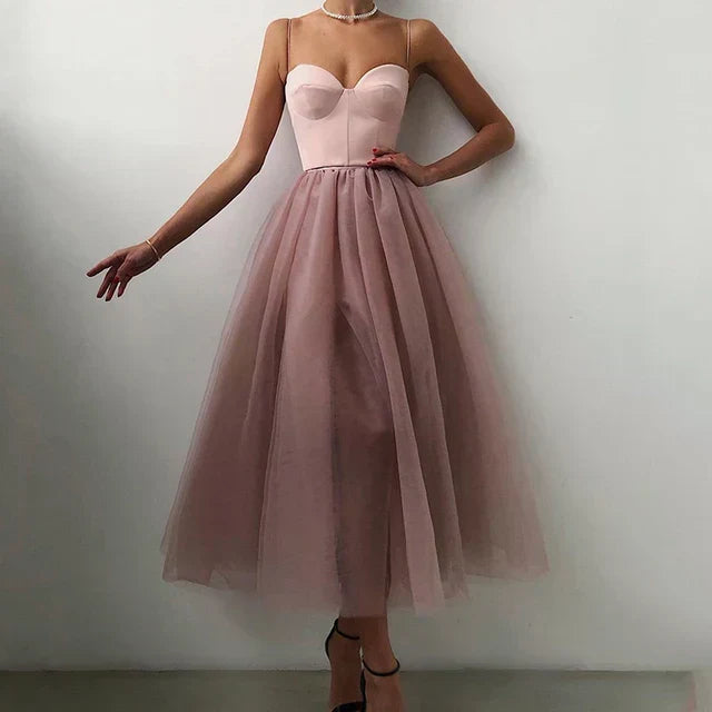 Women’s Evening Dress – Sweetheart Neckline – Spaghetti Straps – A-Line Silhouette