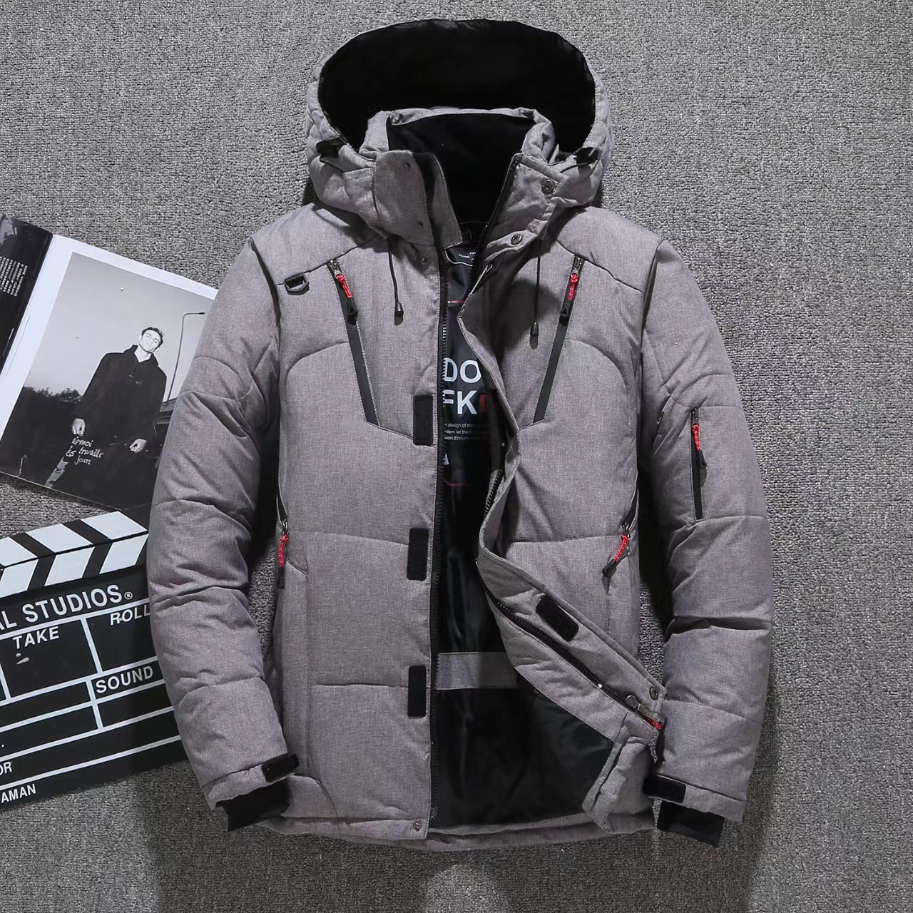 Men’s Puffer Jacket – Water-Repellent Finish – Adjustable Hood – Zipped Pockets