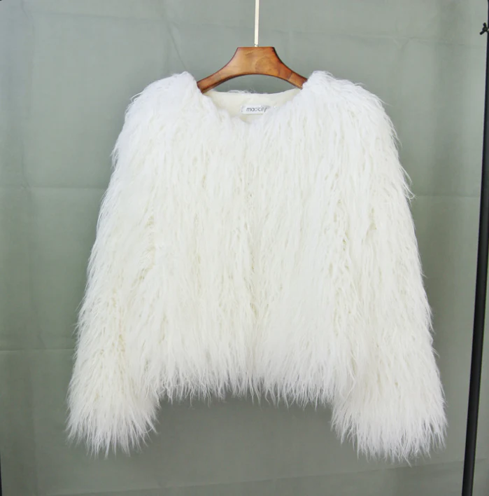 Women’s Short Jacket – Oversized Fit – Shaggy Faux Fur Texture – Cropped Style