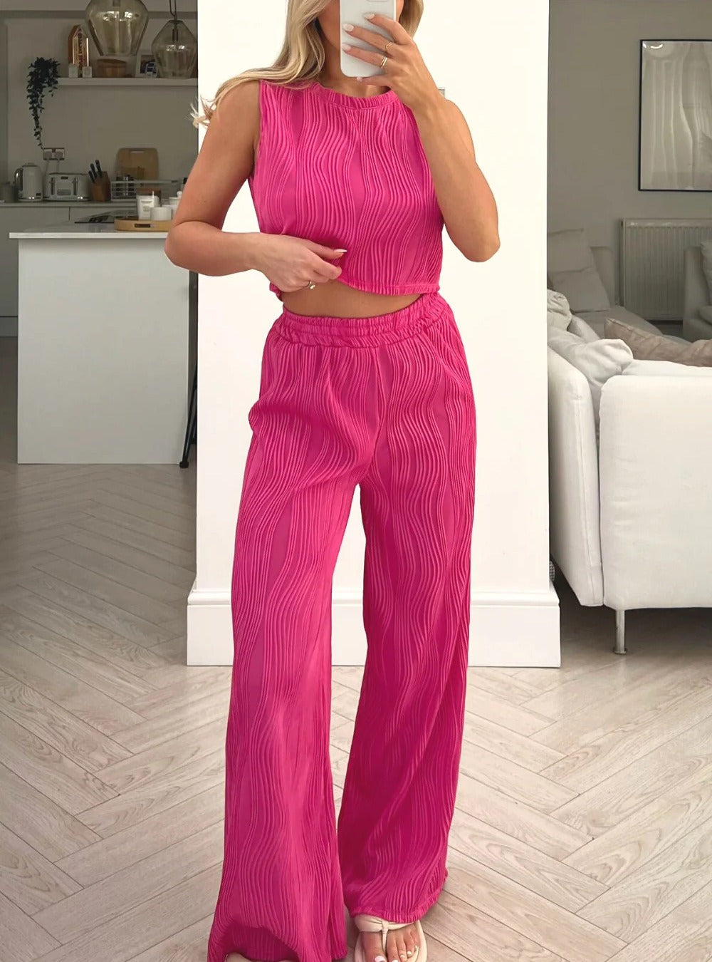 Women’s Two-Piece Set – Ribbed Sleeveless Crop Top – High-Waisted Relaxed Trousers