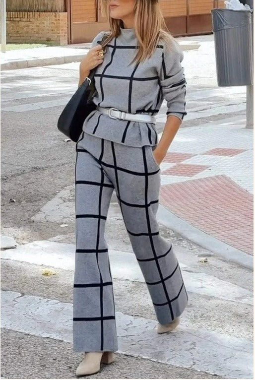 Women’s Two-Piece Suit – Relaxed Fit Knit – Plaid Pattern – Long Sleeve – Drawstring Waist