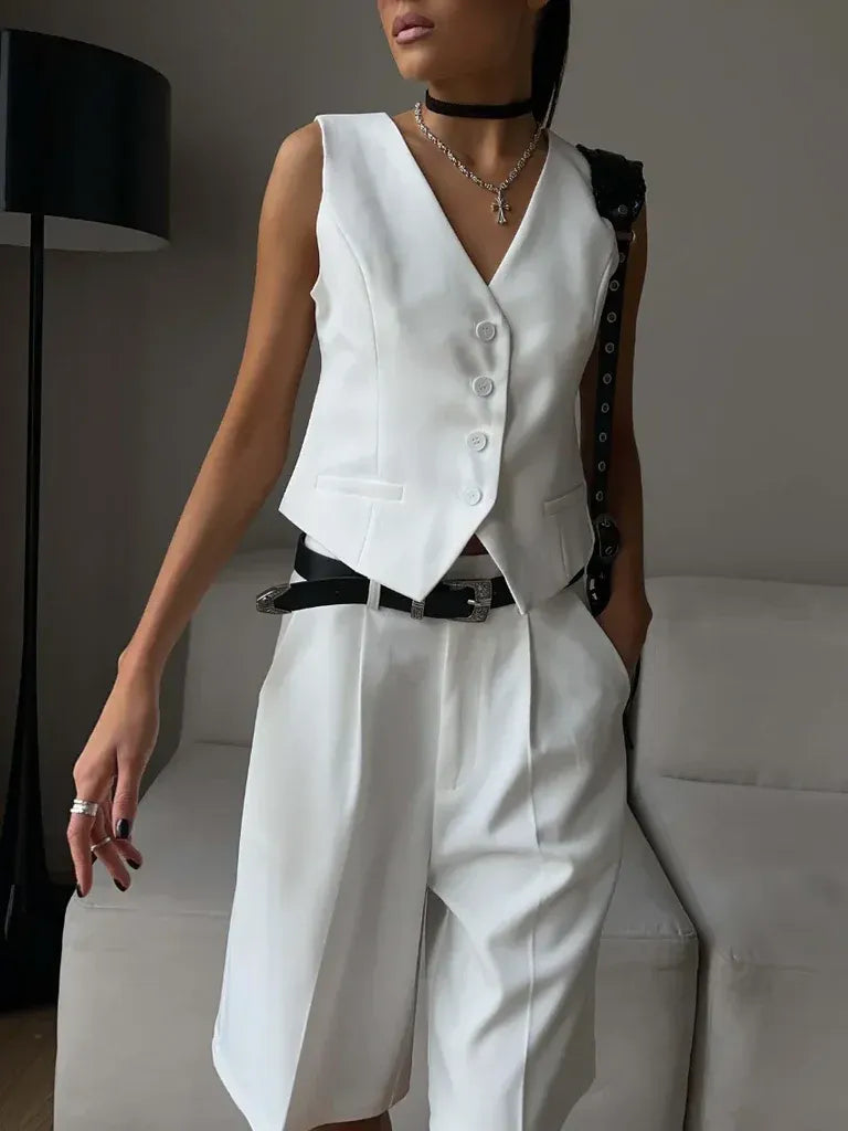 Women’s Vest and Shorts Set – Tailored Fit – V-Neck Buttoned Vest – Pleated Shorts