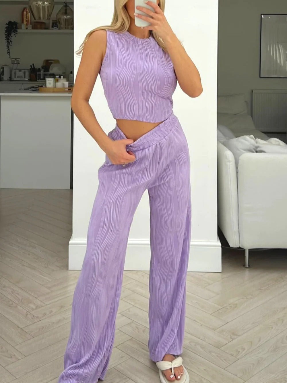 Women’s Two-Piece Set – Ribbed Sleeveless Crop Top – High-Waisted Relaxed Trousers