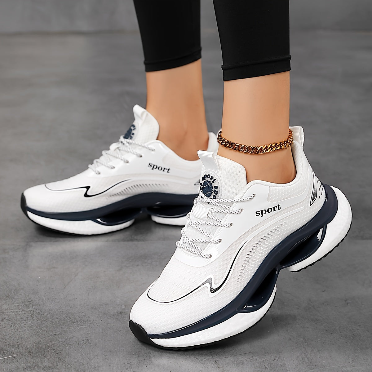 Sports sneakers with cushioned sole for women