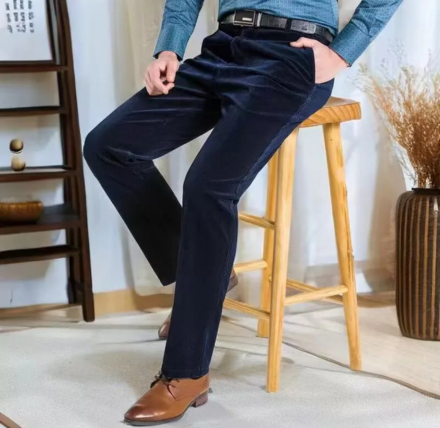 Men's corduroy pants with classic fit and belt loops