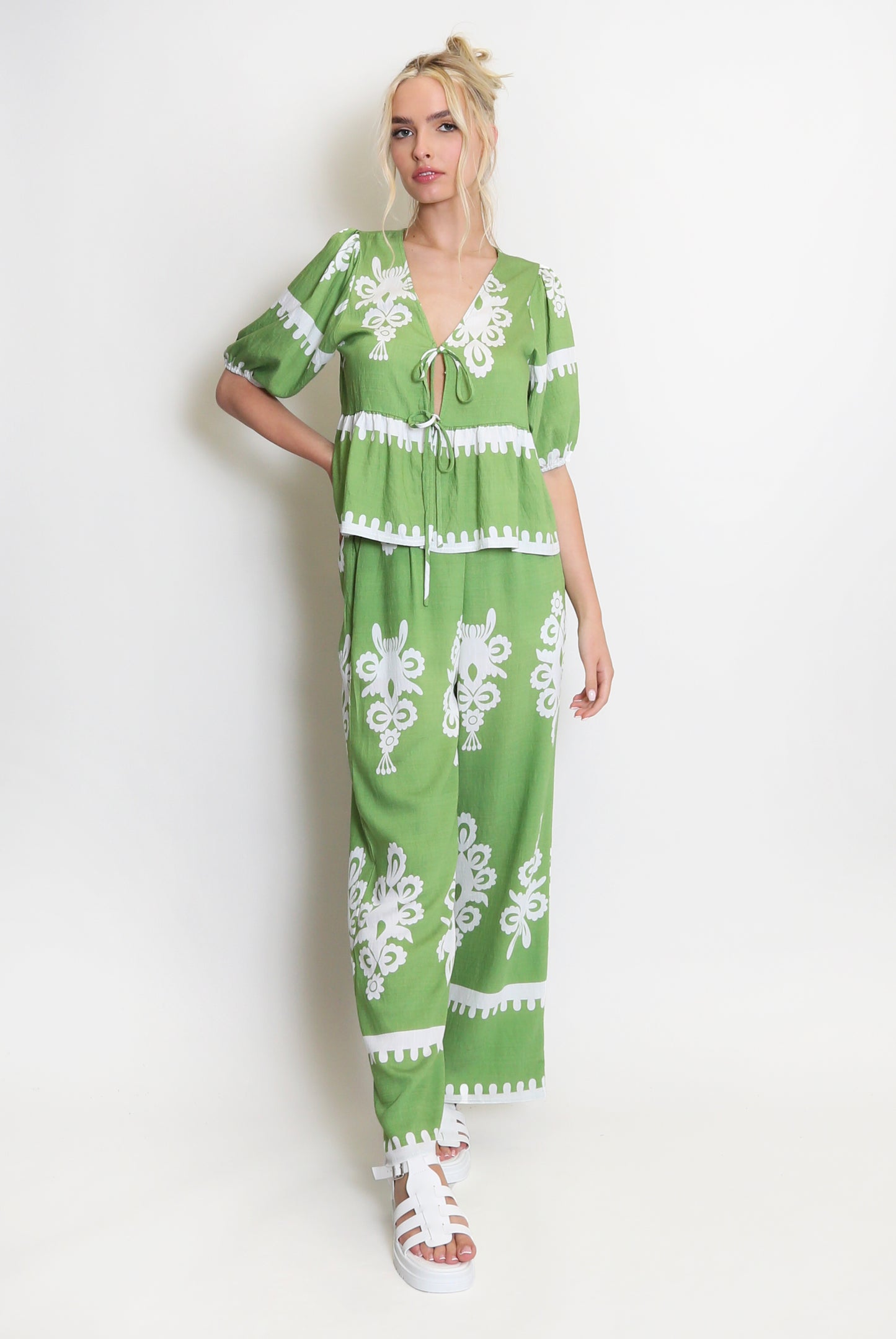Women's Two-Piece Set – Lightweight Relaxed Fit Tie-Front Top and Wide-Leg Trousers