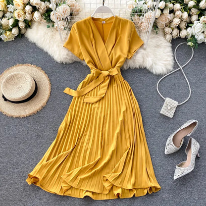 Knee-Length Pleated Dress with High Waist and V-Neck in Solid Color