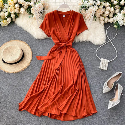 Knee-Length Pleated Dress with High Waist and V-Neck in Solid Color