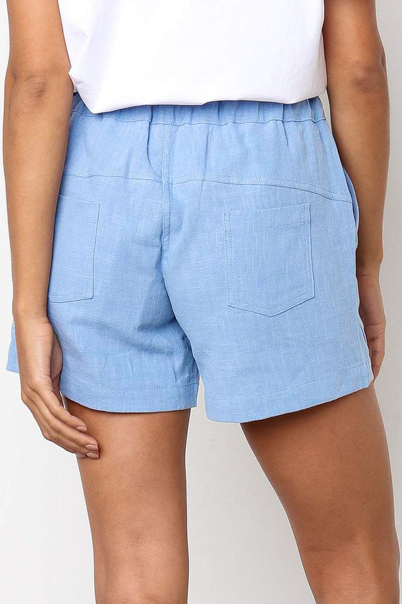 Women's shorts with drawstring waist and slanted pockets