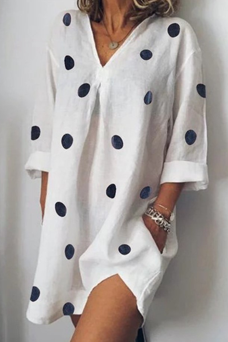 April - casual polka dot v-hals jurk