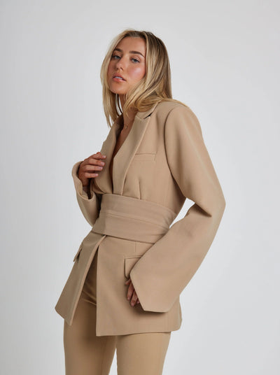 Women's Blazer - Tailored Fit - Wide Belted Waist - Structured Shoulders - Formal Wear