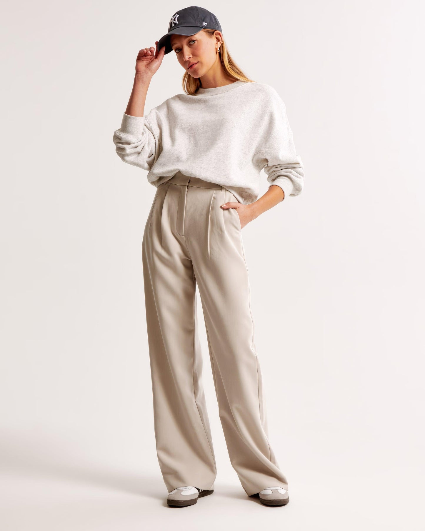 Women's Wide-Leg Trousers - High Waist - Pleated Front - Tailored Elegant Fit