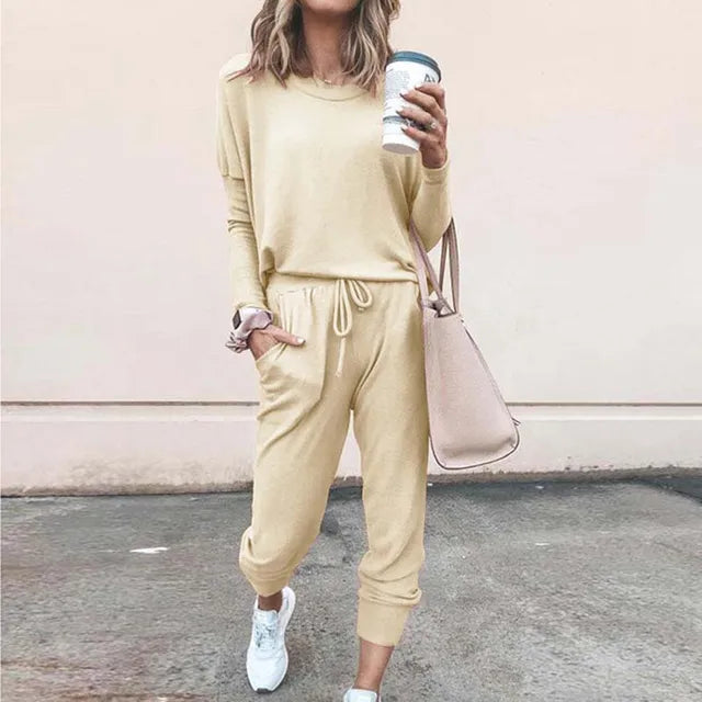 Lounge-ready women's loose tracksuit set