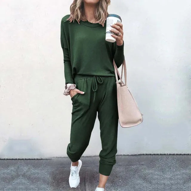 Lounge-ready women's loose tracksuit set