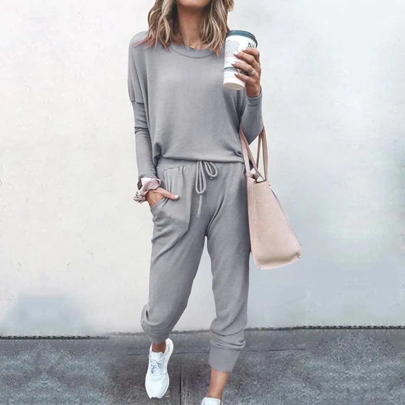 Lounge-ready women's loose tracksuit set