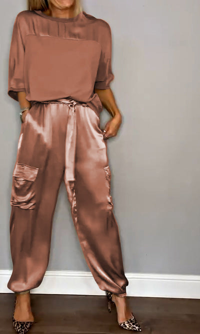 Elegant Women's Two-Piece Loungewear Set – Soft and Stylish Outfit