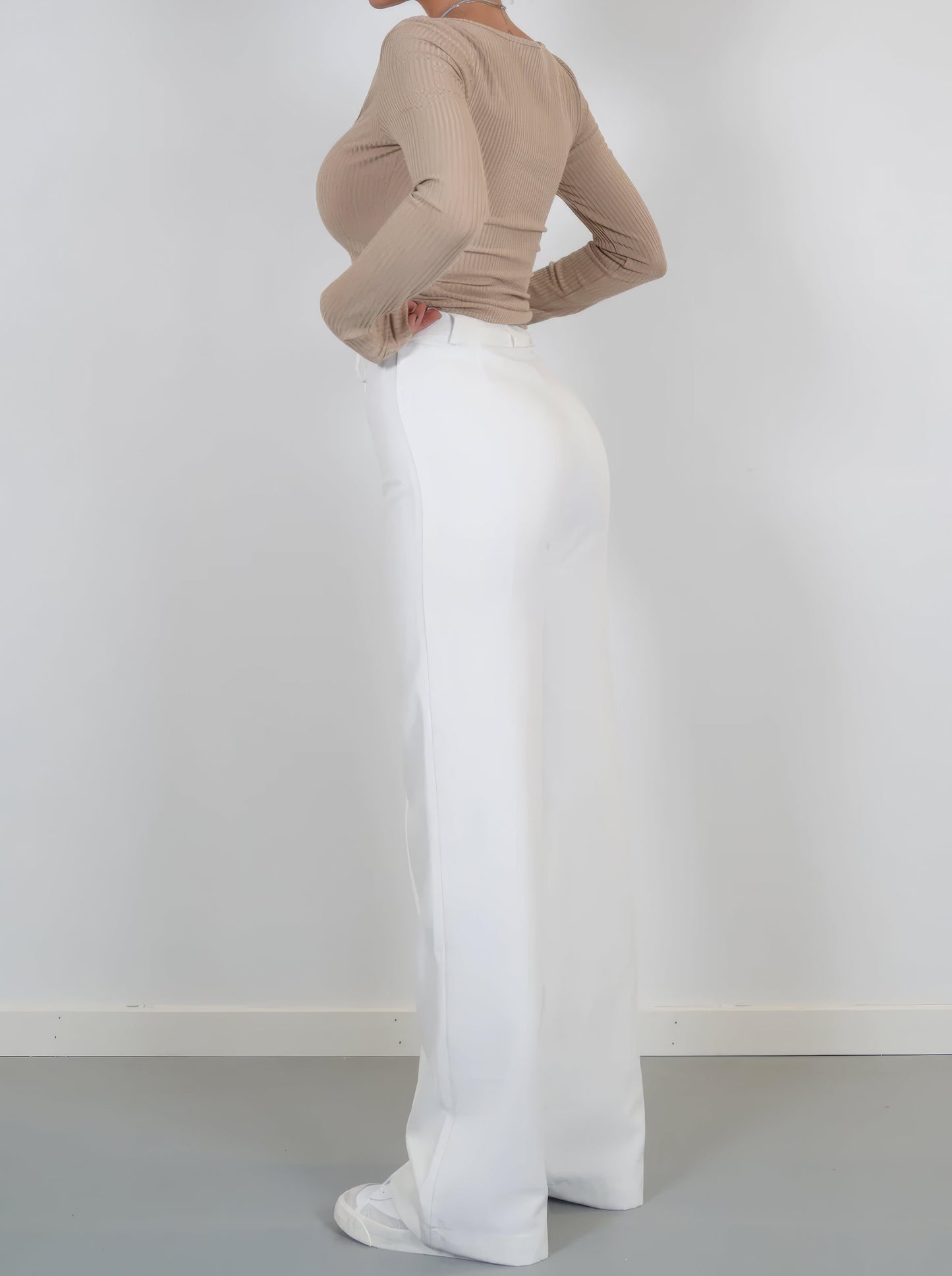 Women's High-Waisted Wide-Leg Trousers - Tailored Fit - Full Length - Elegant & Versatile