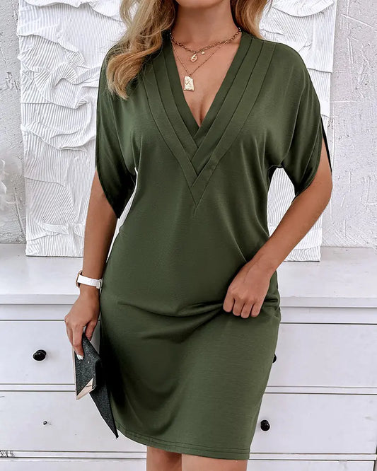 Women’s Knee-Length Dress – V-Neck Ruched Front – Relaxed Fit – Short Sleeve Breathable Blend