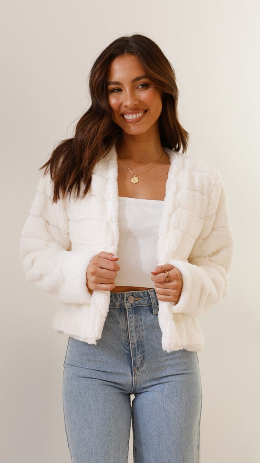 Women’s Crop Jacket – Faux Fur – Quilted – Open Front – Structured Fit – Plush Texture