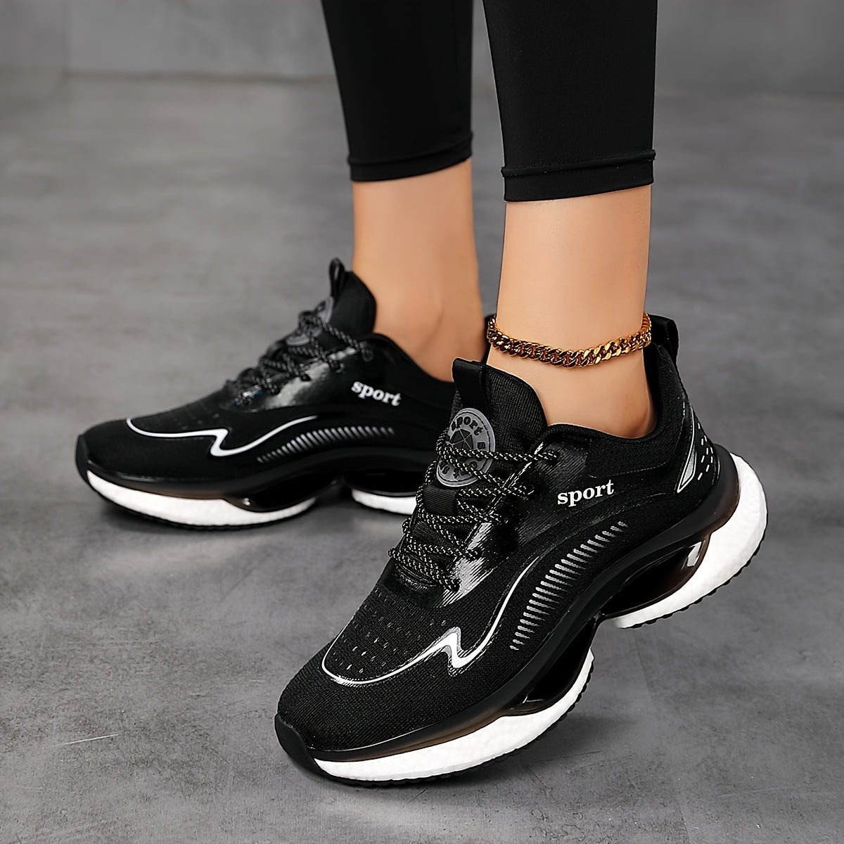Sports sneakers with cushioned sole for women