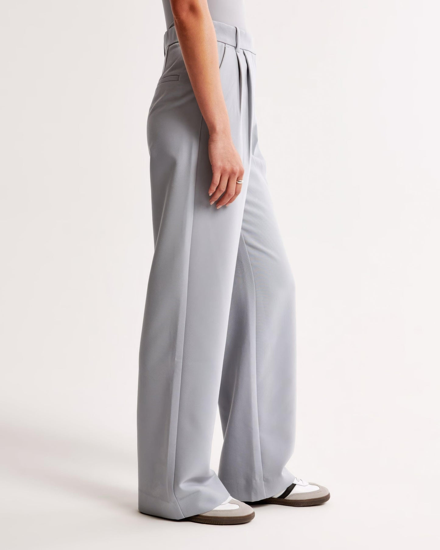 Women's Wide-Leg Trousers - High Waist - Pleated Front - Tailored Elegant Fit