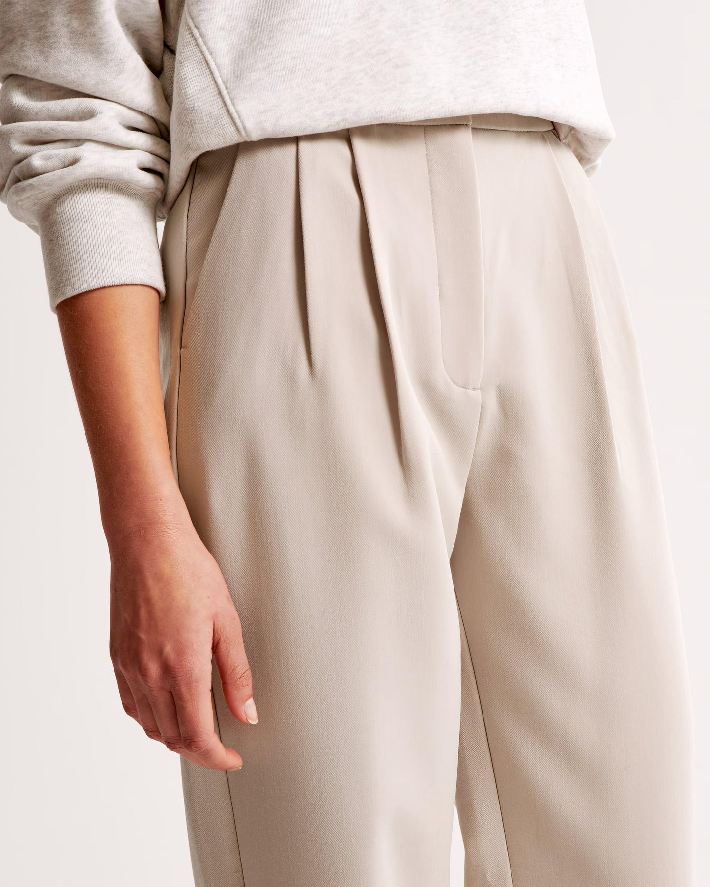 Women's Wide-Leg Trousers - High Waist - Pleated Front - Tailored Elegant Fit