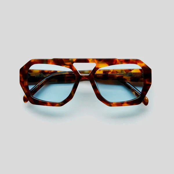 Women’s Oversized Sunglasses – Geometric Frame – Tinted Lens – High-Fashion Look