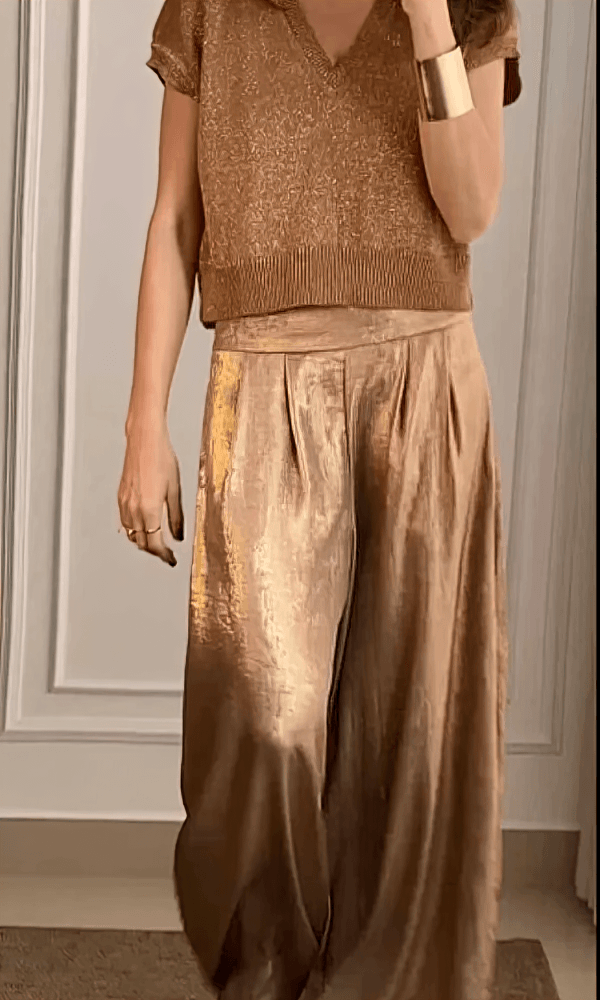 Elegant Women's Two-Piece Outfit – Stylish Top and Pants Set