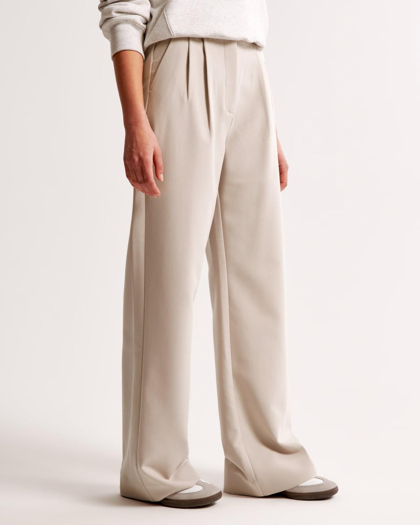 Women's Wide-Leg Trousers - High Waist - Pleated Front - Tailored Elegant Fit