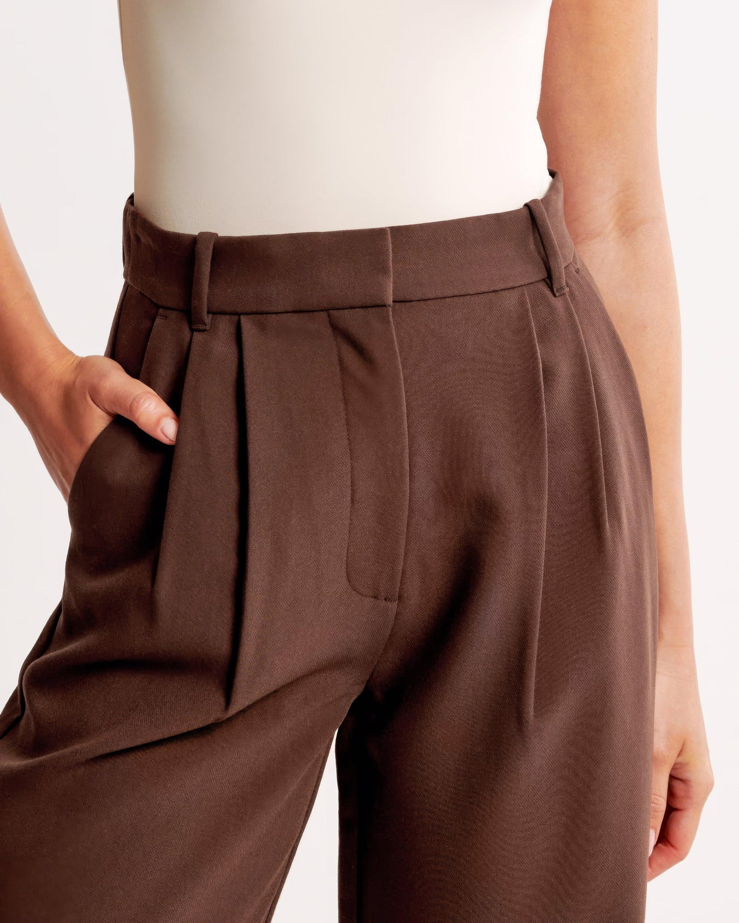 Women's Wide-Leg Trousers - High Waist - Pleated Front - Tailored Elegant Fit