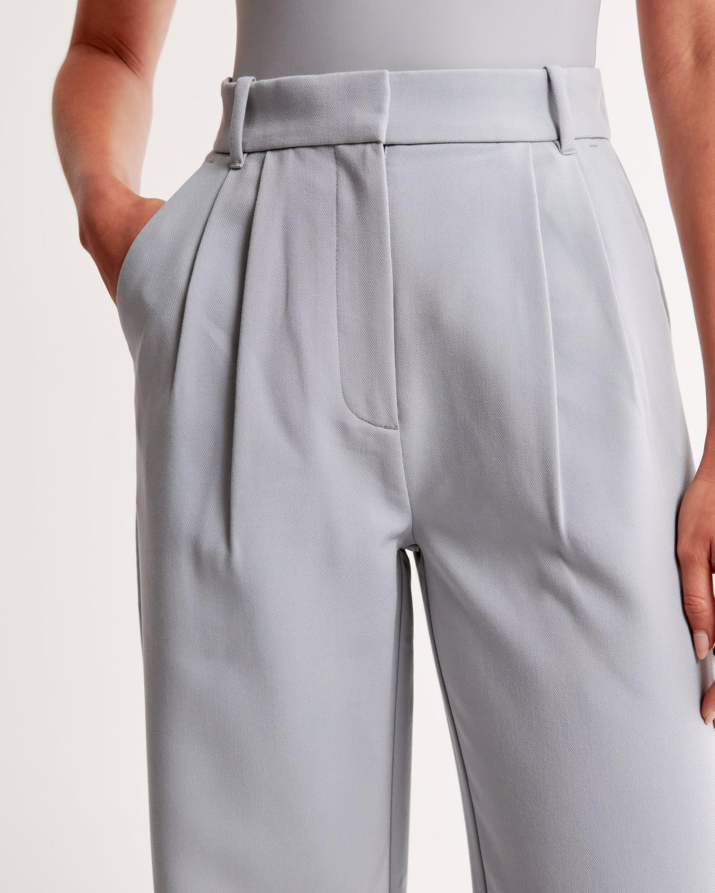 Women's Wide-Leg Trousers - High Waist - Pleated Front - Tailored Elegant Fit