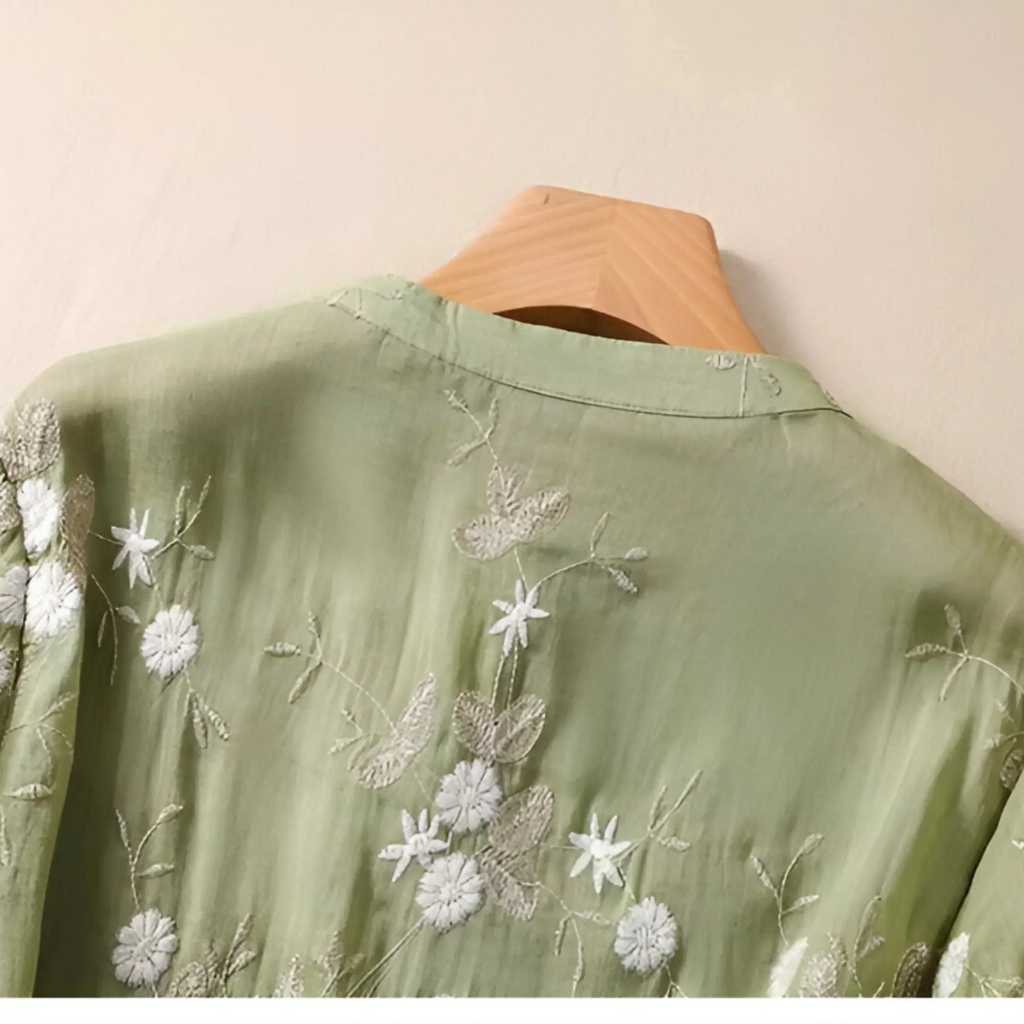 Women’s Blouse – Breathable material – Relaxed Fit – Embroidered – Button-Down – 3/4 Sleeve