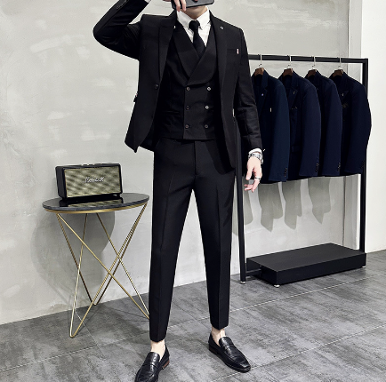 Men’s Three-Piece Suit – Tailored Fit – Wool Blend – Business Formal Wear